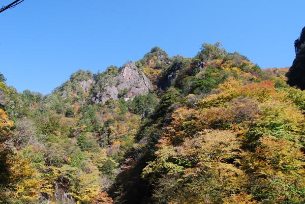 ニッチツ鉱山方面の紅葉