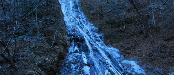 丸神の滝氷瀑